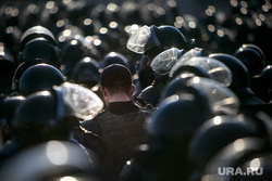 Несанкционированный митинг "Он нам не царь" на Пушкинской площади. Москва, полицейские, росгвардия, шлемы, строй, омон