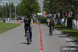 Город в период самоизоляции 27 мая 2020. Пермь, велосипедист, улица ленина