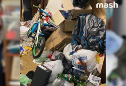 В квартире Олега Шереметьева разбросаны коробки и бутылки