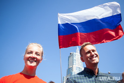 Митинг Либертарианской партии против пенсионной реформы. Москва, улыбка, российский флаг, протестующие, навальный алексей, митинг, триколор, флаг россии, протест, навальная юлия