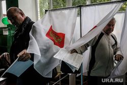 Единый день голосования 2019. Курган, герб россии, избирательная комиссия, кабинки для голосования, выборы, спортивный зал, бюллетени, избирательный участок, голосование, избиратели
