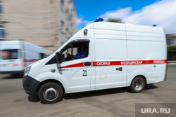Клипарт "Скорая помощь". Курган, фельдшер, медики, машина скорой помощи, карета скорой помощи