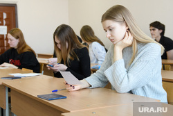 Студенты УрФУ в экзаменационный период. Екатеринбург, университет, вуз, экзамен, учеба, высшее образование, учебный процесс, высшее учебное заведение, студенты, сессия