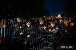 Акция против строительства собора святой Екатерины на территории сквера у Театра драмы. Екатеринбург, ограждение, росгвардия, протест, сквер на драме, храм на драме