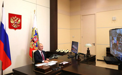 Президент Путин в режиме ВКС пообщался с российскими школьниками из разных регионов