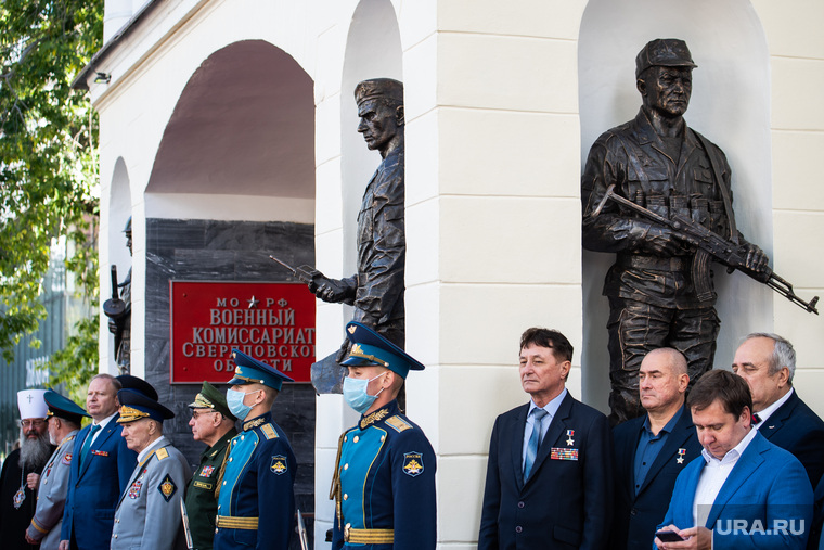 Торжественная церемония открытия скульптурной композиции «Преемственность поколений». Екатеринбург