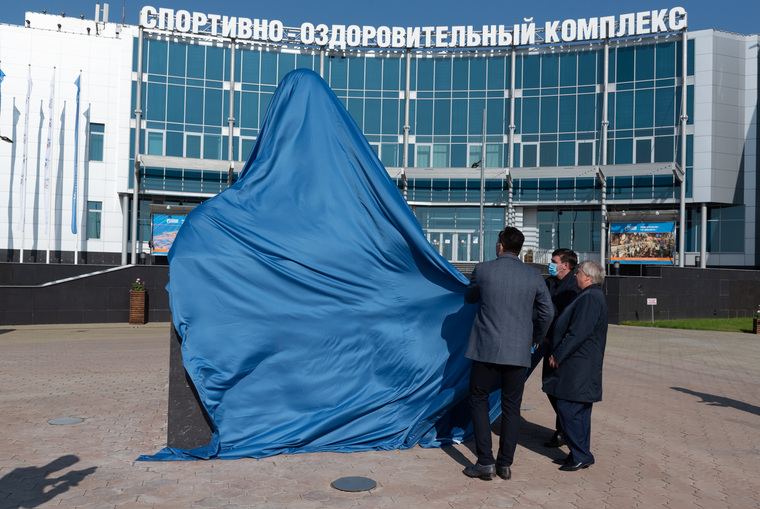 Шестого сентября в Новом Уренгое прошла церемония открытия памятного знака от «Газпром добыча Ямбург»