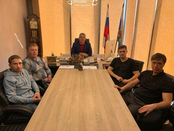 Федор Дудкин — в центре, Даниил Лысенко — крайний слева, Сергей Мурашев — второй справа