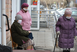 Патруль полиции на улицах города. Курган, пенсионерки, бабушки, пенсия