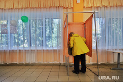 Выборы 2020. Выборы депутатов Курганской областной  думы седьмого  созыва. Курган , избирателный участок, триколор, голосование