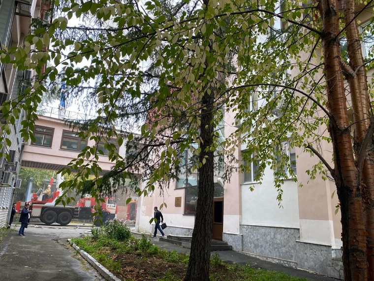 На тушение пожара брошены 57 человек