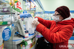 Доставка на дом продуктов питания и товаров первой необходимости социальными работниками. Екатеринбург, аптека, лекарства, здоровье, социальная помощь, карантин, медицинская маска, защитная маска, покупка, маска на лицо, медицинские препараты, коронавирус, социальный работник, covid