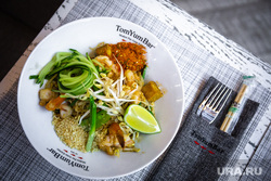 Tom Yam Bar в ТЦ «Гринвич». Екатеринбург , тарелка, блюдо, еда, tom yam bar