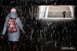 Снегопад. Екатеринбург, снег, зима, первый снег, свет в конце тунеля, поздняя осень, снегопад, подземный переход