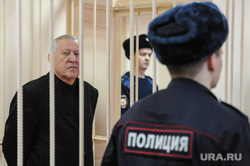Продление меры пресечения Евгению Тефтелеву в Центральном суде. Челябинск, решетка, полиция, клетка, тефтелев евгений, конвой