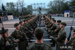 Репетиция парада к 9 Мая. Тюмень, курсанты тввику, солдат