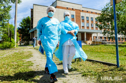 Инфекционная больница, куда доставляют больных коронавирусной инфекцией. Челябинск, заражение, спецодежда, эпидемия, медицина, инфекция, защитная одежда, врач, медики, инфекционная больница, противочумной костюм, скорая помошь