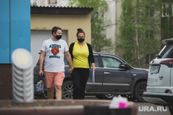 Лето в городе. Сургут, люди в масках, медицинская маска, масочный режим