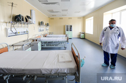 Поездка Алексея Текслера в областной центр онкологии и ядерной медицины. Челябинск, койки, палата, эпидемия, врачи, больница, медики, центр онкологии и ядерной медицины