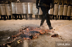 Евромайдан. Киев, беспорядки, беркут, щиты, угли, полиция, оцепление