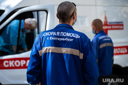 Передача автомобилей Скорой медицинской помощи бригадам медиков. Екатеринбург, неотложка, красный крест, медицина, здравоохранение, скорая помощь, медицинская помощь, медицинский работник, неотложная помощь, медики, машина скорой помощи, covid-19, covid19, коронавирус