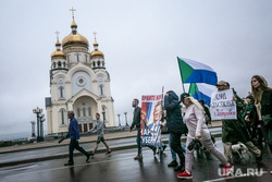 Несанкционированная акция в поддержку Сергея Фургала. Хабаровск, плакаты, протестующие, шествие, несанкционированная акция, преображенский собор, флаг хабаровского края, хабаровск