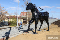 Скульптура коня около Кировского моста. Курган, кировский мост, конь, скульптура коня