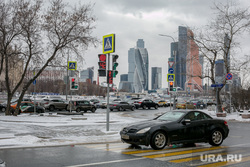 Дом Правительства РФ. Москва, светофор, дорожные знаки, белый дом, зебра, мерседес бенц, переход, москва сити, slk
