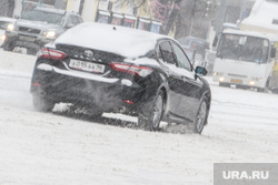 Виды Екатеринбурга, правительственный автопарк, непогода, служебный автомобиль, зимняя дорога, дорога в снегу