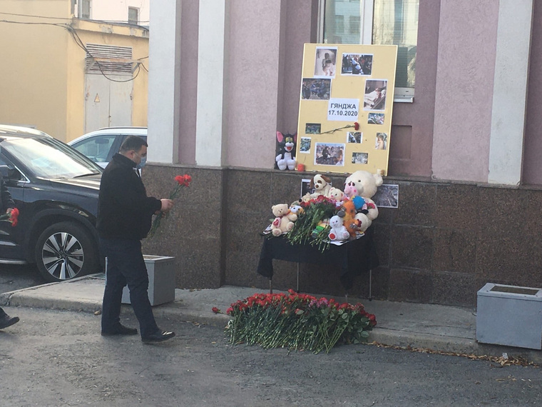 Доска памяти открылась рядом с консульством Азербайджана в Екатеринбурге