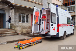 Город во время полной самоизоляции. Курган , носилки, скорая помощь