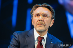 Сергей Шнуров, лидер группировки «Ленинград» и член возглавляемой бизнес-омбудсменом РФ Борисом Титовым «Партии роста», на встрече с партийцами. Челябинск, шнуров сергей