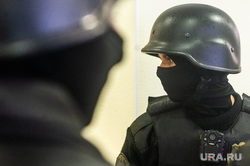 Судебные приставы опечатывают БЦ "Guru". Екатеринбург, маски-шоу, люди в масках, силовая поддержка, группа захвата