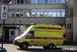 Областная больница. Курган, защитный костюм, фельдшер, машина скорой помощи, скорая помошь