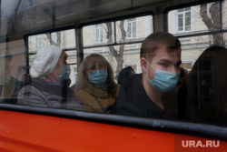 Виды Перми. Пермь, трамвай, пассажир в маске