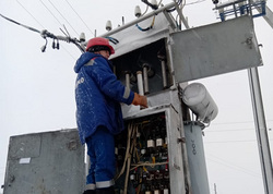 За ночь энергетики восстановили электроснабжение в 13 населенных пунктах Курганской области