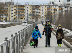 Виды Екатеринбурга, дети, город екатеринбург, дорога, перекресток луганская базовый