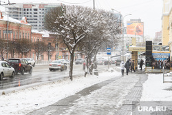 Уборка города после снегопада. Екатеринбург, снег, непогода, гололед, улица малышева