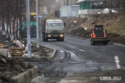 Укладка асфальта в снег на набережной Тобола. Курган , снег, ремонтные работы, набережная, укладка асфальта, набережная тобола, плохая погода, рабочие, дождь, благоустройство набережной