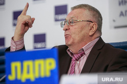 Пресс-конференция ЛДПР в ТАСС. Москва, портрет, жириновский владимир, указательный палец вверх
