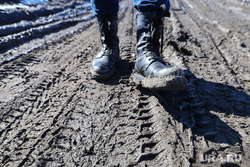 Ремонт дороги на ул. Мальцева. Курган, грунтовая дорога, грязь, грязная обувь, грязь на ботинках
