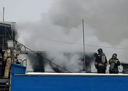 Пожарные и спасатели продолжают ликвидировать последствия ЧП