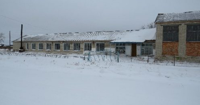 Школа в деревне Петухи стоит всего 300 тысяч рублей