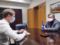 Строительство вокзала в Пурпе обсудили глава района Антон Колодин и депутат заксобрания ЯНАО Виктор Казарин