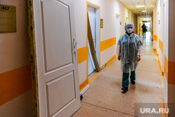 Алексей Текслер посетил ГКБ №2 Челябинска и осмотрел текущий этап ремонтных работ. Челябинск, медсестра, врач, больница, доктор, сиз, маска медицинская