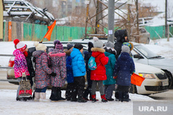 Виды города. Курган, детский сад, дети, группа детей