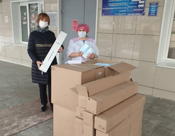 В Свердловской области Шалинская ЦГБ получила от единороссов 20 ультрафиолетовых излучателей и 16 тысяч масок