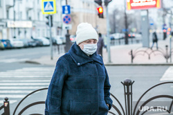 Город во время пандемии. Тюмень, люди в масках, пешеходы