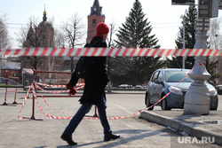Жители во время самоизоляции. Курган, Жители города, ограничительная лента
