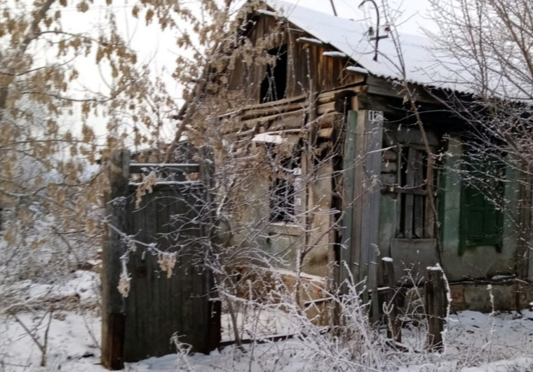 Один из заброшенных домов в районе